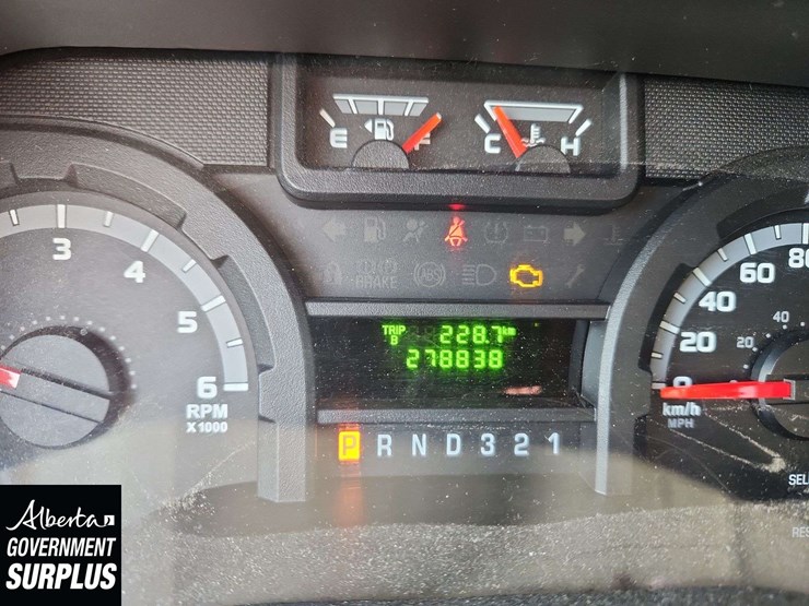 2014-ford-cargo-image-26