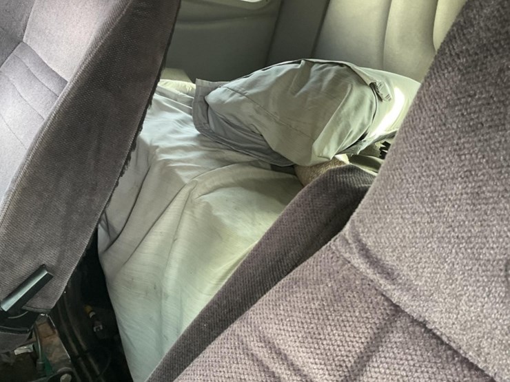 1996-peterbilt-378-image-15