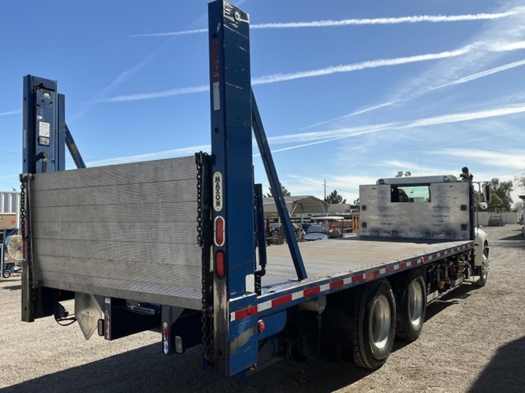 2007-peterbilt-335-image-5