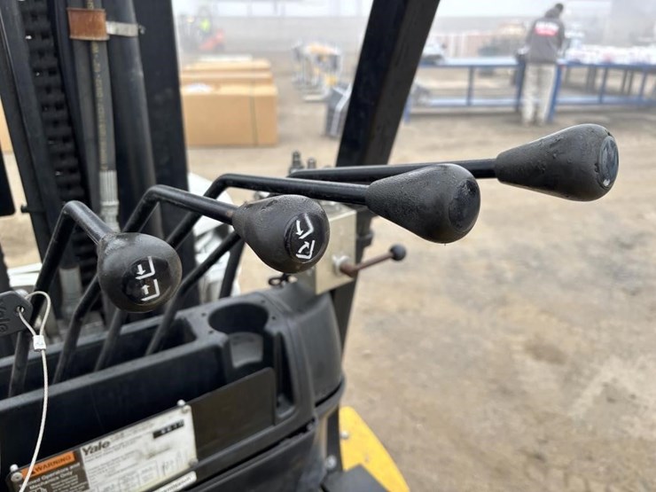 2017-yale-glc120vxntge100-forklift-image-23