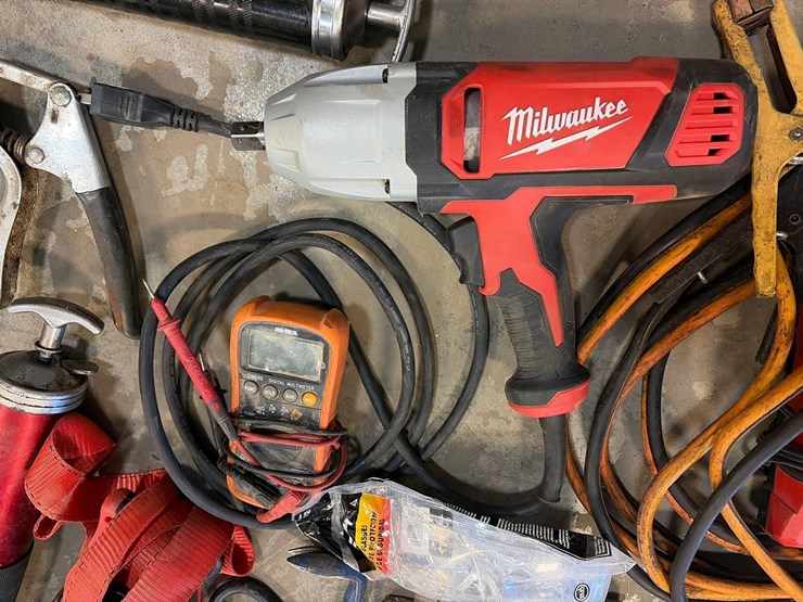 assortment-of-power-&-hand-tools-image-9