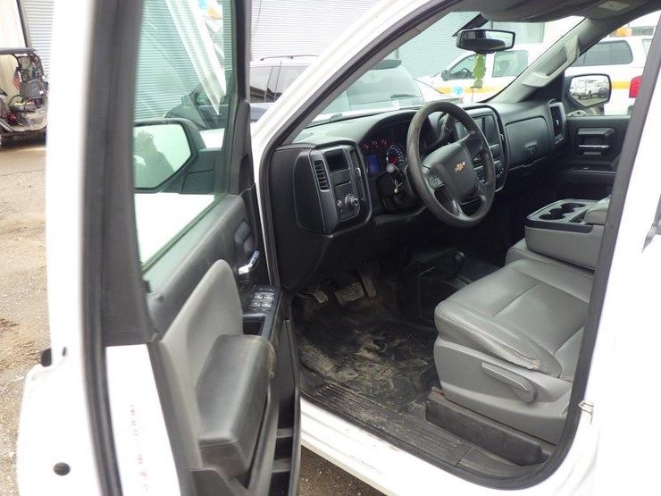 2018-chevrolet-1500-image-5