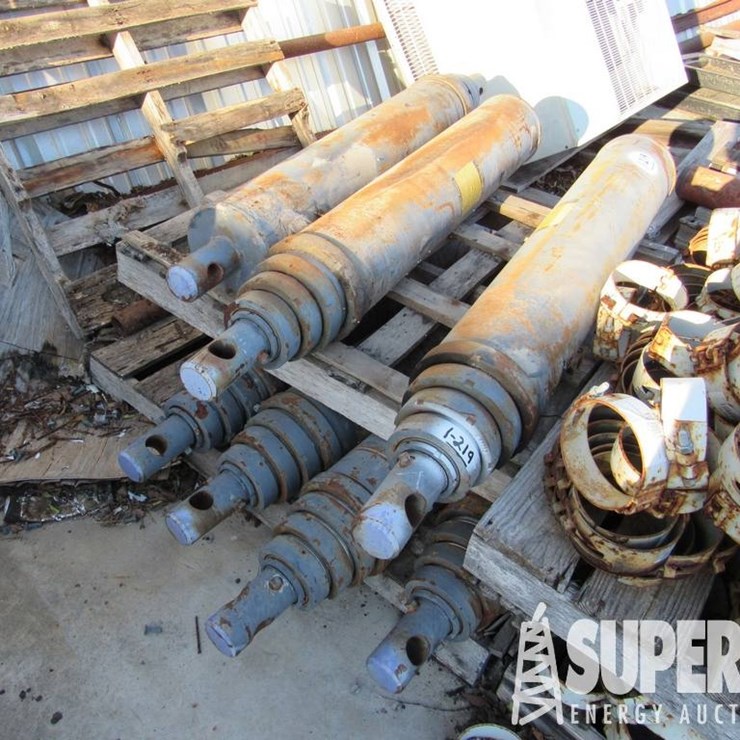 (1-219) (7) CUSTOM HOIST 74-4429-139 4-Stage Hyd...