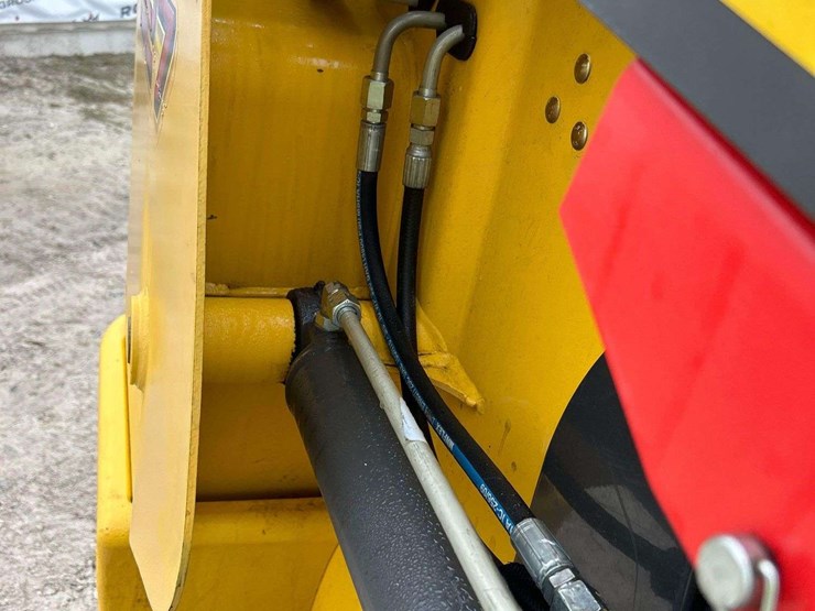 2023-new-holland-c327-image-20