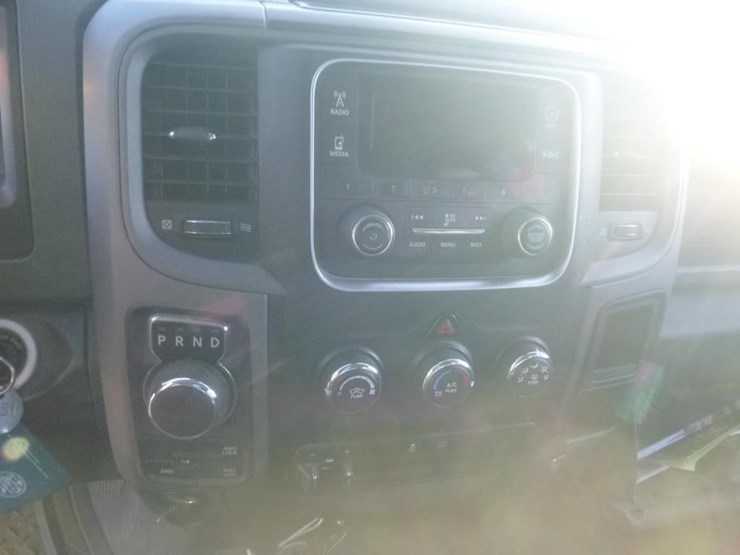 2014-dodge-1500-image-11