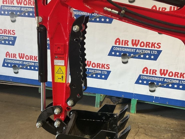 (inv.50032)-2025-miva-va13c-mini-excavator,-13.5-hp-gas-engine,-aux.-hydraulics,-has-broken-glass-image-14