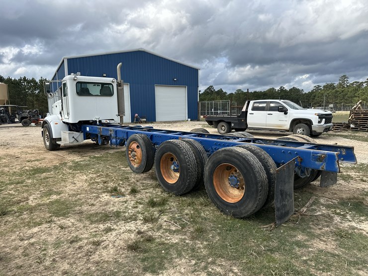 2011-peterbilt-367-image-3