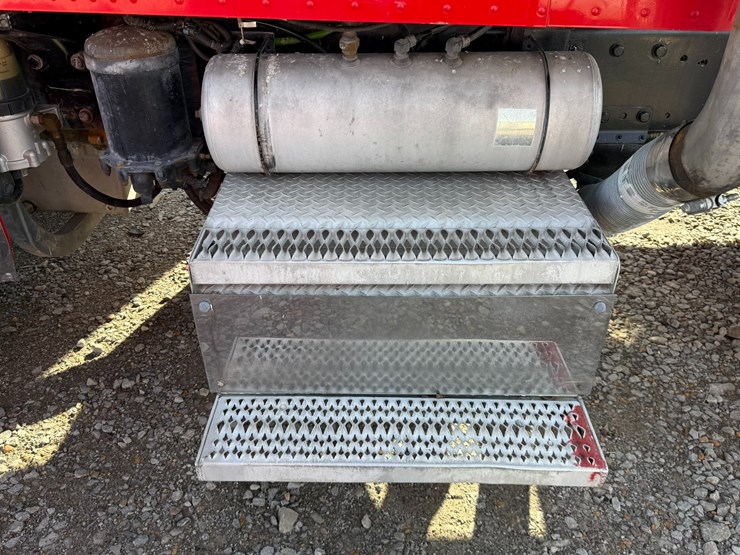 2014-peterbilt-389-image-16