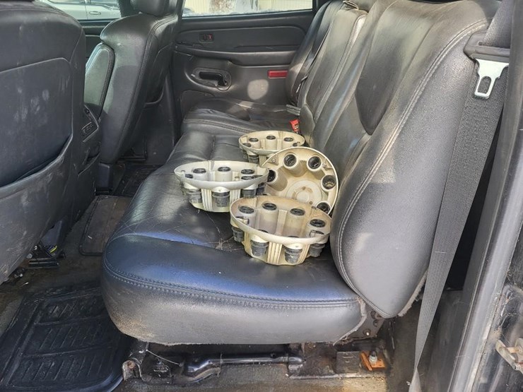 2004-chevrolet-2500hd-image-48