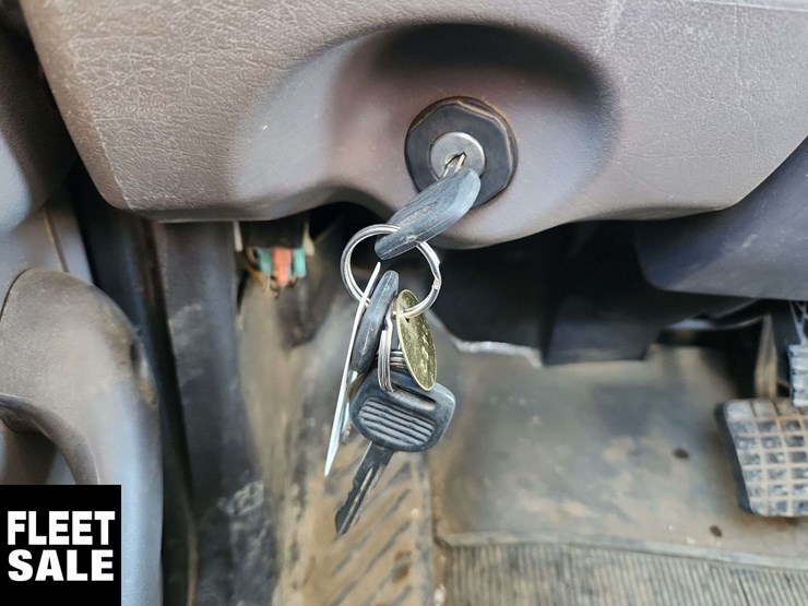 2008-freightliner-m2-106-image-23