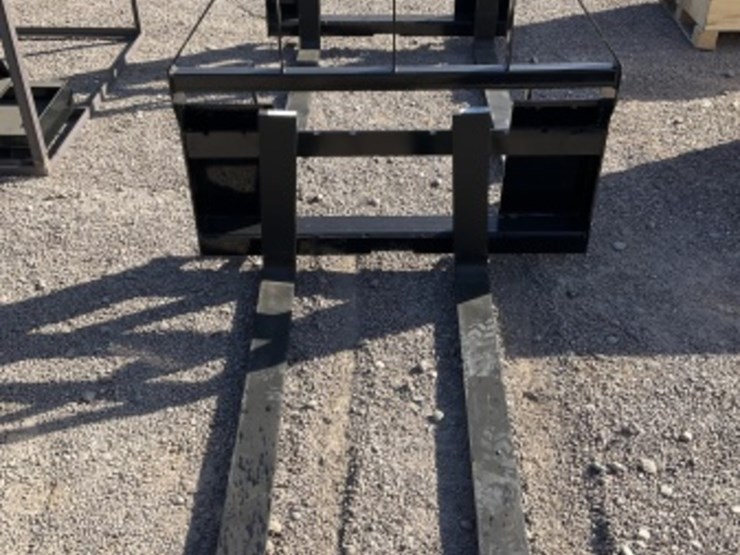 4ft-pallet-forks-for-skid-steer-image-3