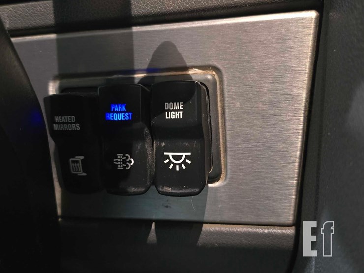 2013-caterpillar-ct660s-image-17