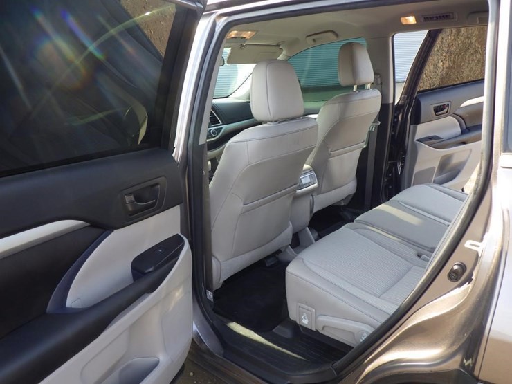 2017-toyota-highlander-image-7