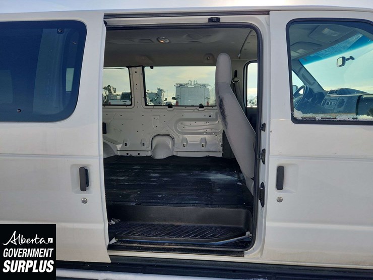 2014-ford-cargo-image-18