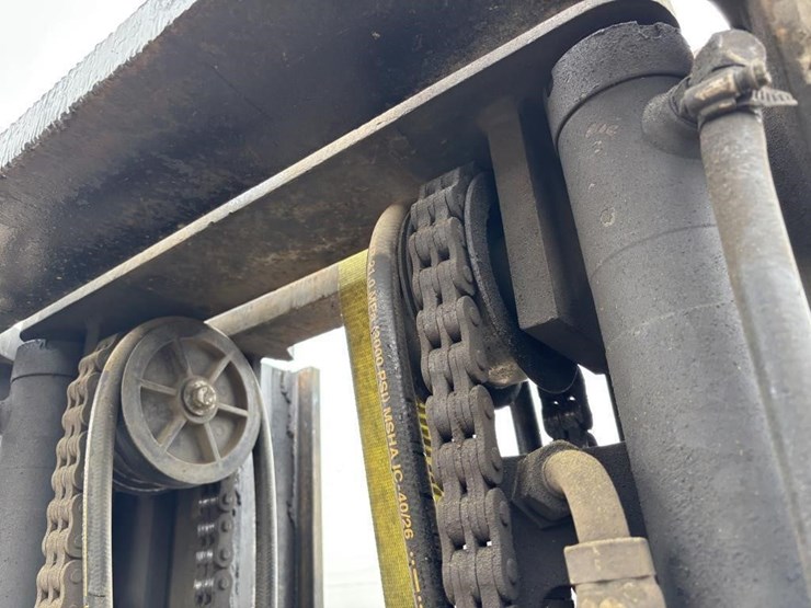 yale-glc080lgnae095-forklift-image-15