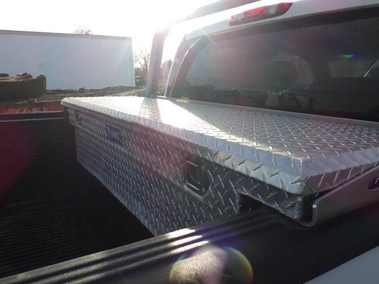 2012-chevrolet-3500-image-16