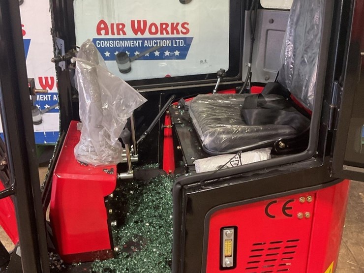 (inv.50032)-2025-miva-va13c-mini-excavator,-13.5-hp-gas-engine,-aux.-hydraulics,-has-broken-glass-image-6