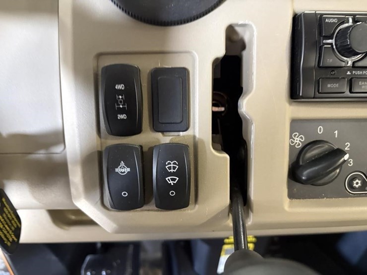 2024-john-deere-gator-image-12