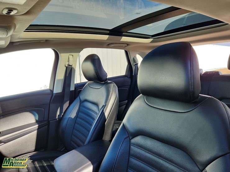 2017-ford-edge-sel-image-16