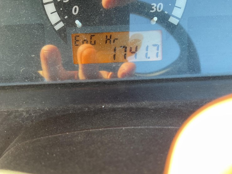 john-deere-4044m-image-5