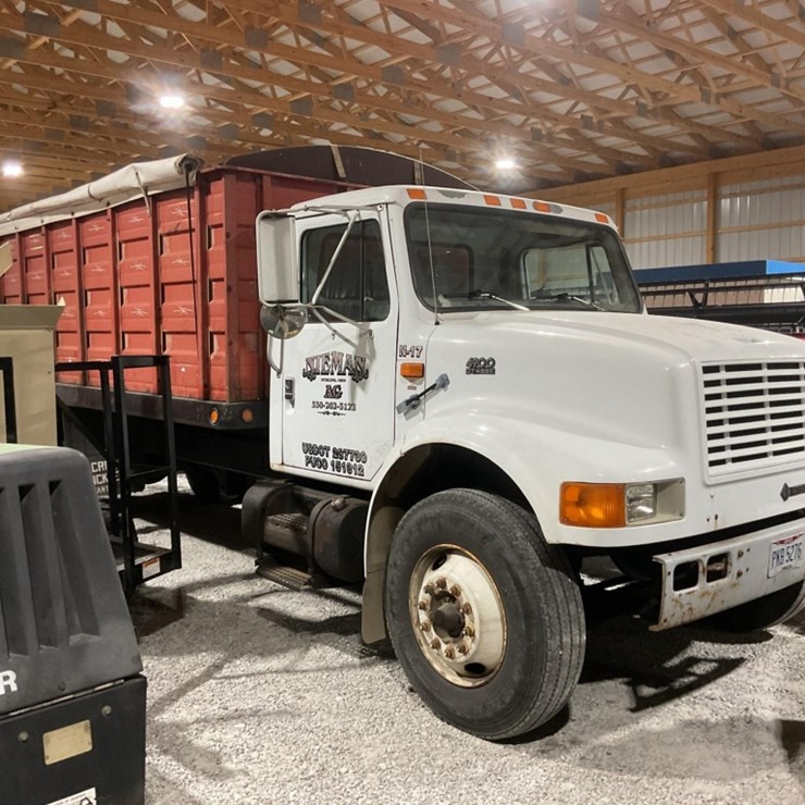 1997 INTERNATIONAL 4900