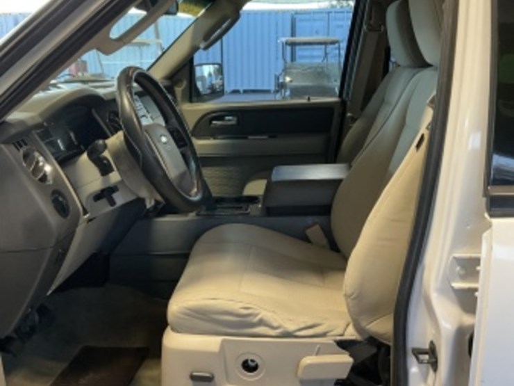 2014-ford-expedition-image-21