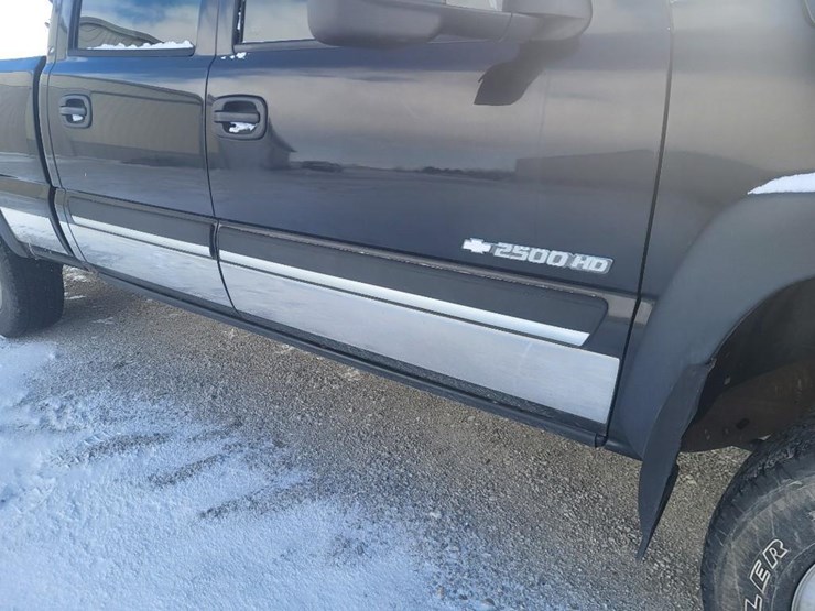 2004-chevrolet-2500hd-image-34