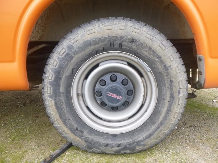 2000-gmc-3500-image-9