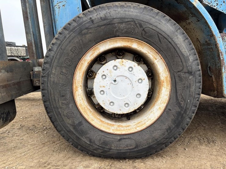 hyster-h300a-forklift-image-16