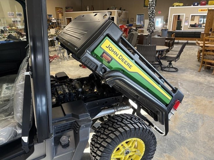 2024-john-deere-gator-image-17