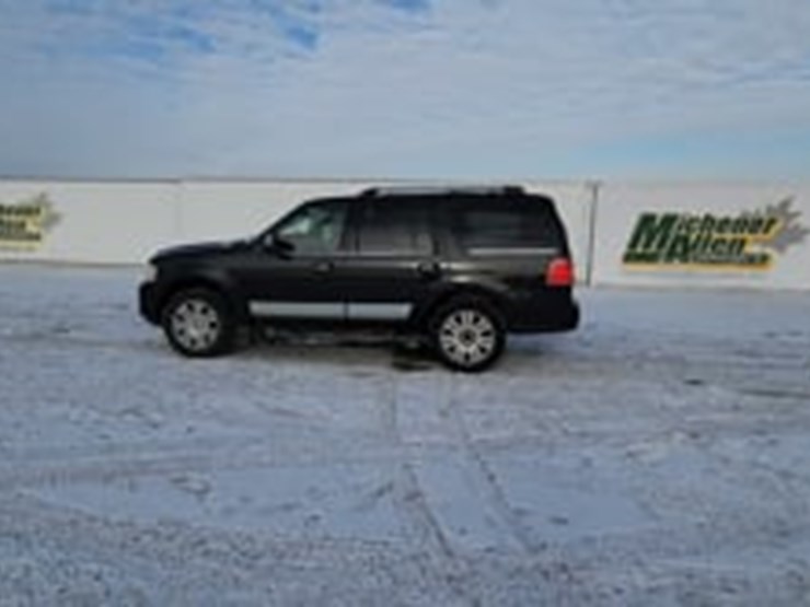 2013-lincoln-navigator-image-5