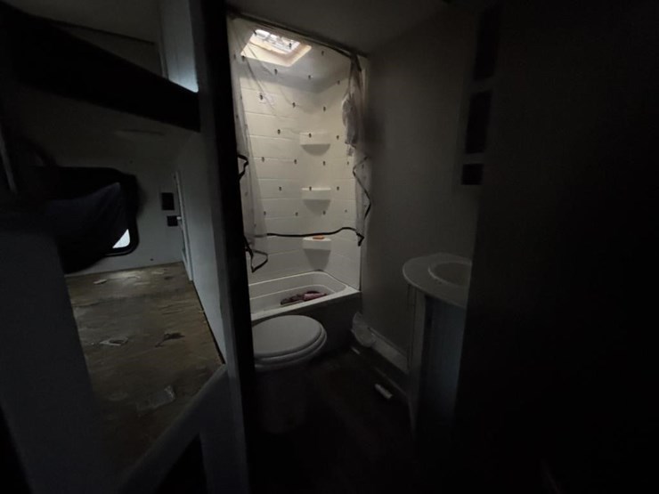 2020-bullet-bl243bhsw20-travel-trailer-image-33