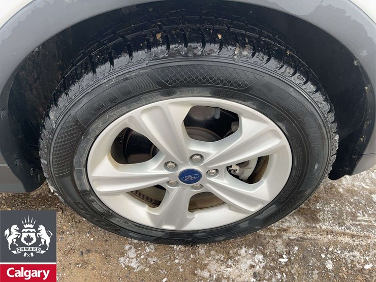 2016-ford-escape-se-image-13