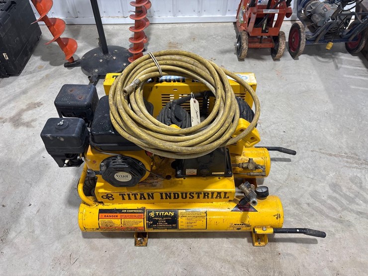 titan-industrial-air-compressor-image-4