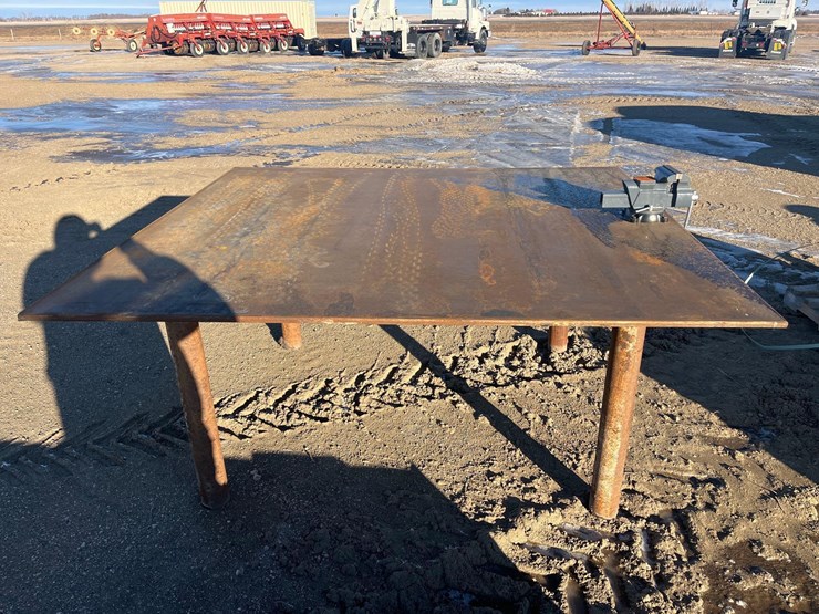 steel-table-with-vice-image-4