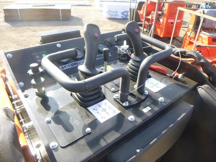 2025-sdlool-v1000-skid-steer-track-loader-image-15