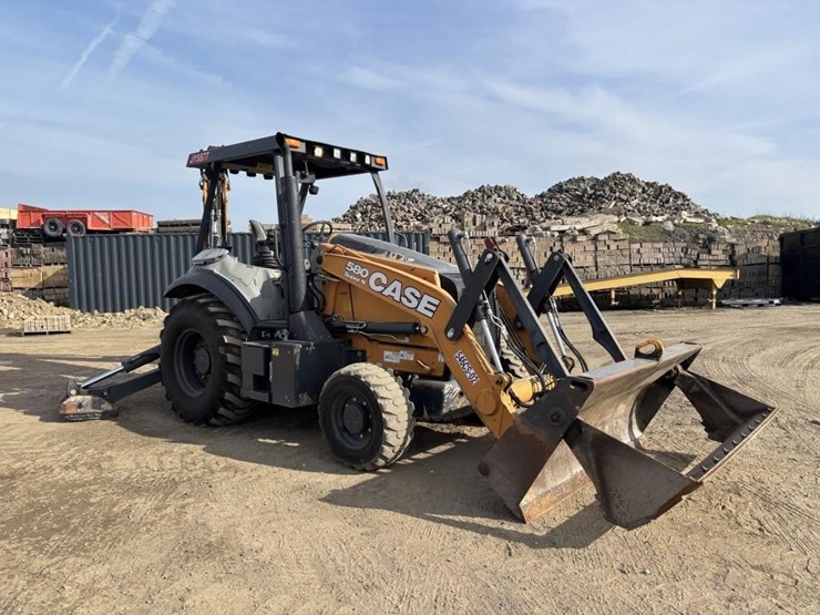 2018-case-580sn-image-2