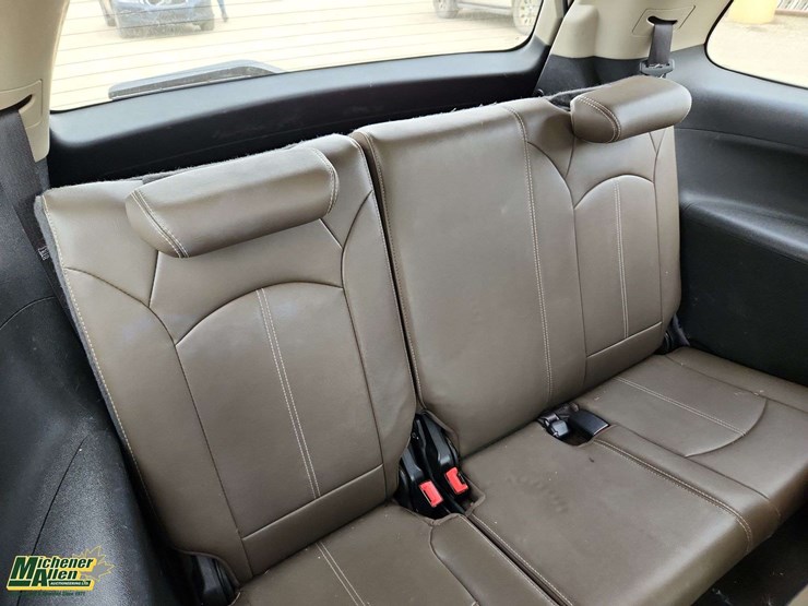 2013-gmc-acadia-slt-image-17