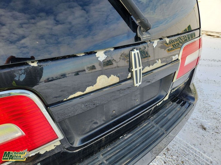 2013-lincoln-navigator-image-38