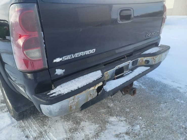 2004-chevrolet-2500hd-image-22