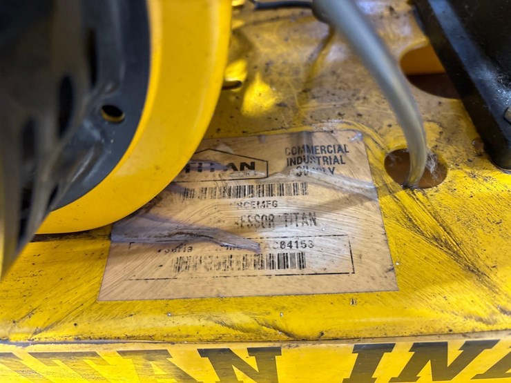 titan-industrial-air-compressor-image-6