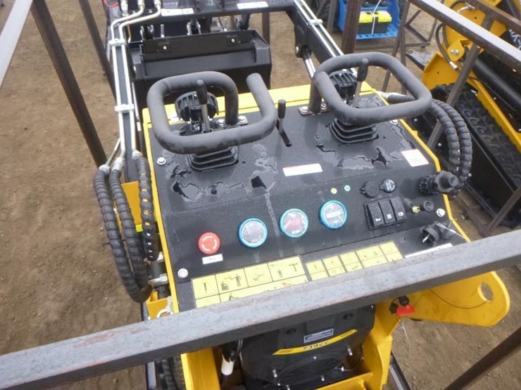 2025-agt-mx-crt23-skid-steer-track-loader-image-12