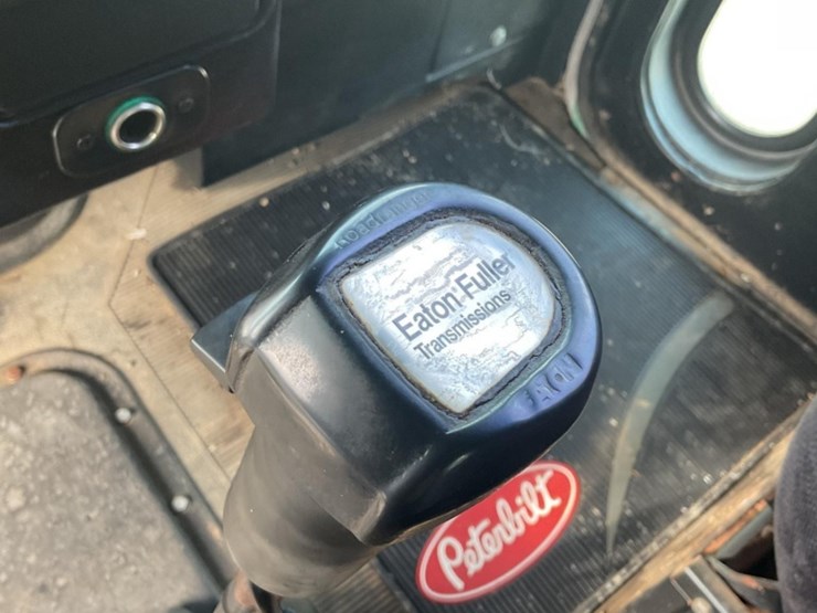 1996-peterbilt-378-image-16