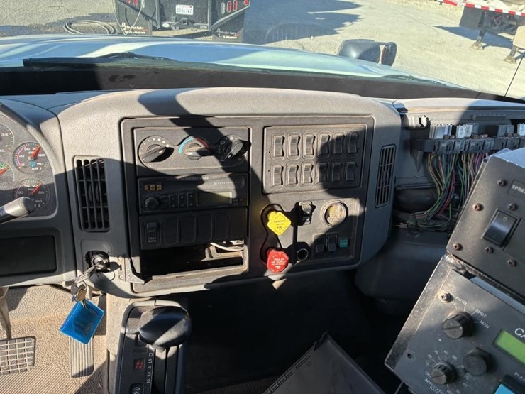 2003-international-7400-image-12