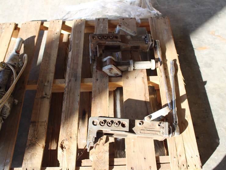 #1040-•-(3)-pop-it-flange-spreaders-image-1