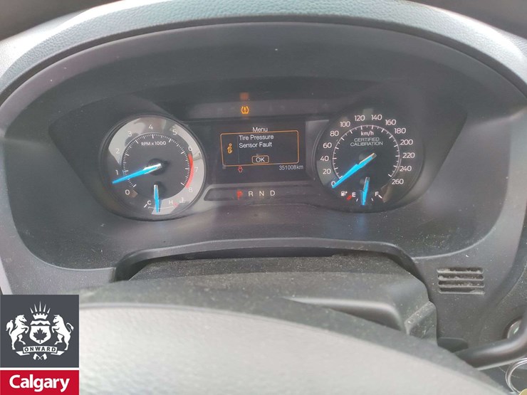 2016-ford-explorer-image-18