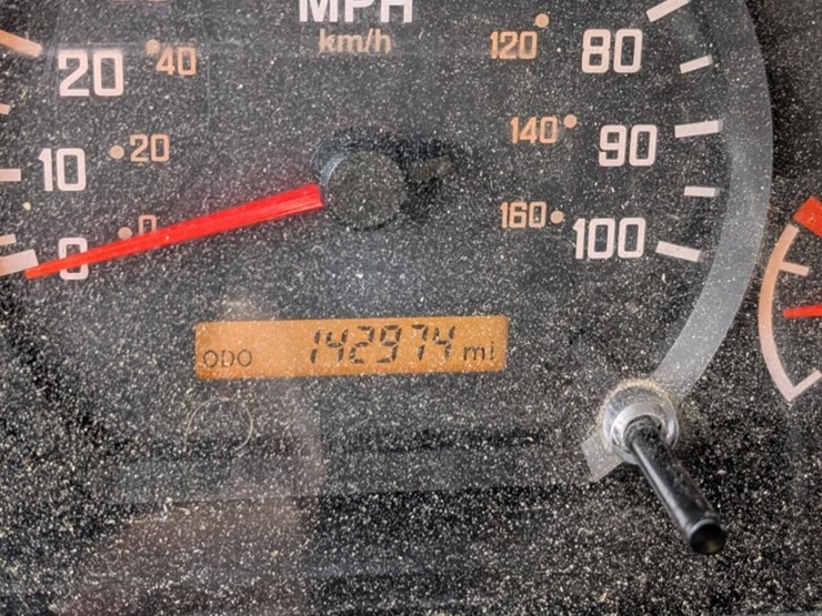 2018-isuzu-npr-image-4