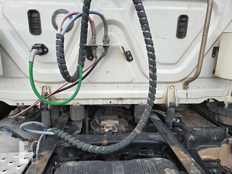 2018-freightliner-cascadia-113-image-18