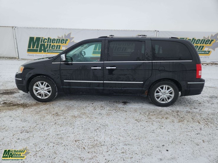 2009-chrysler-town-&-country-image-7