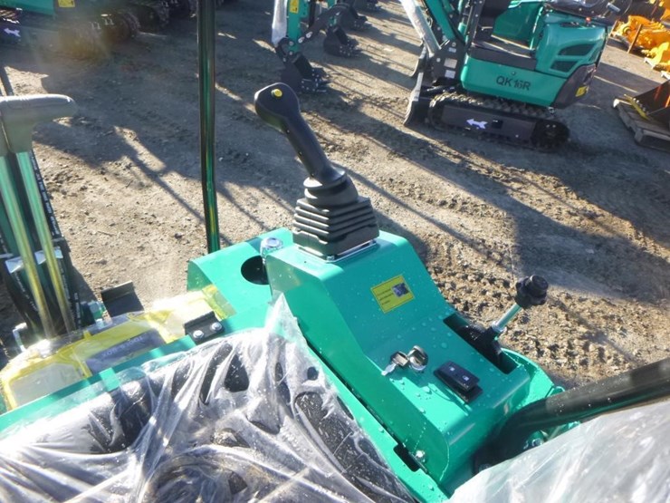 2025-agt-h15r-hydraulic-excavator-image-22